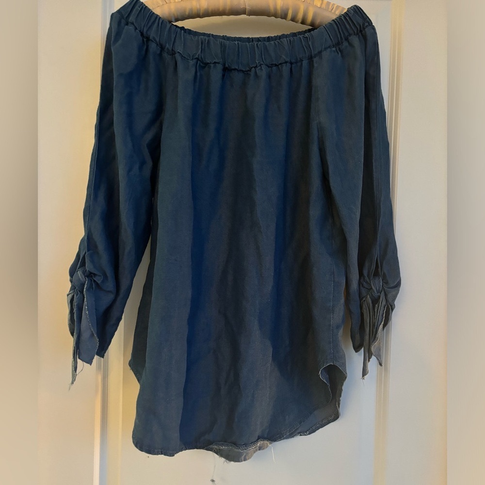 BNWOT Off shoulder/ boatneck denim (Tencel) top made in Italy, size small